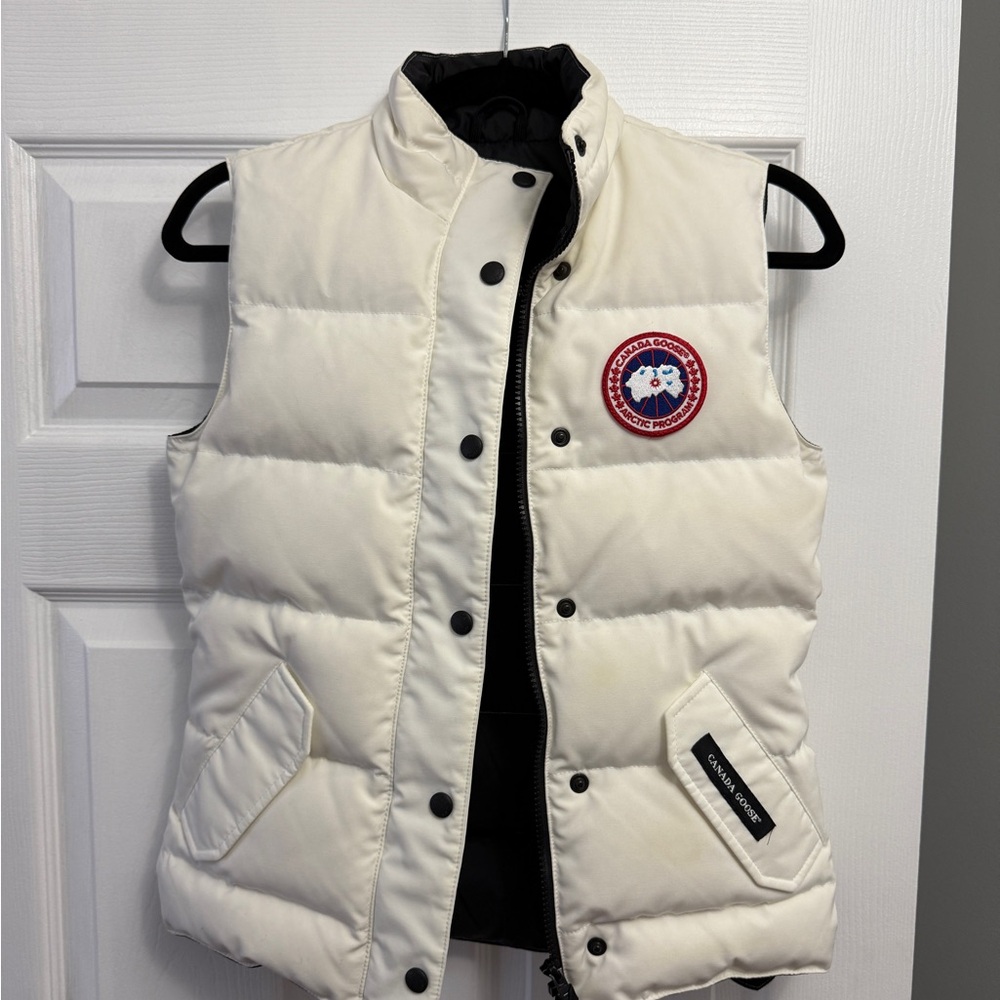 RARE! Canada Goose Woman’s Down Freestyle Vest North Star White 2XS *Stained*